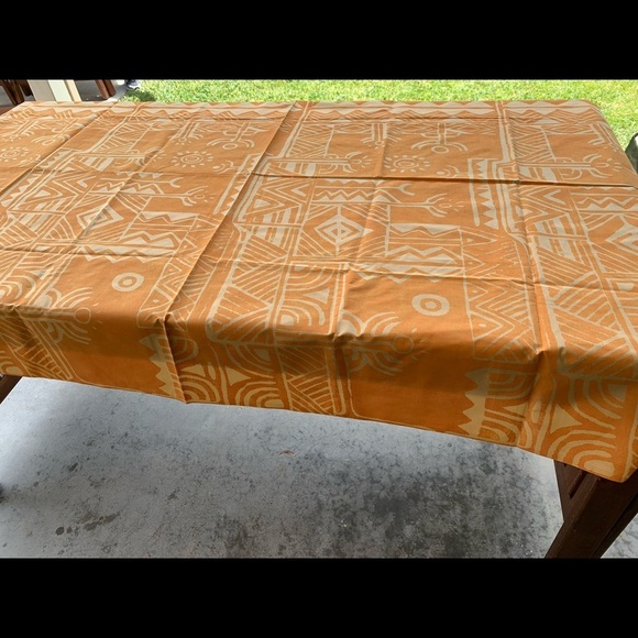 Table cloths - Picture 3 of 6
